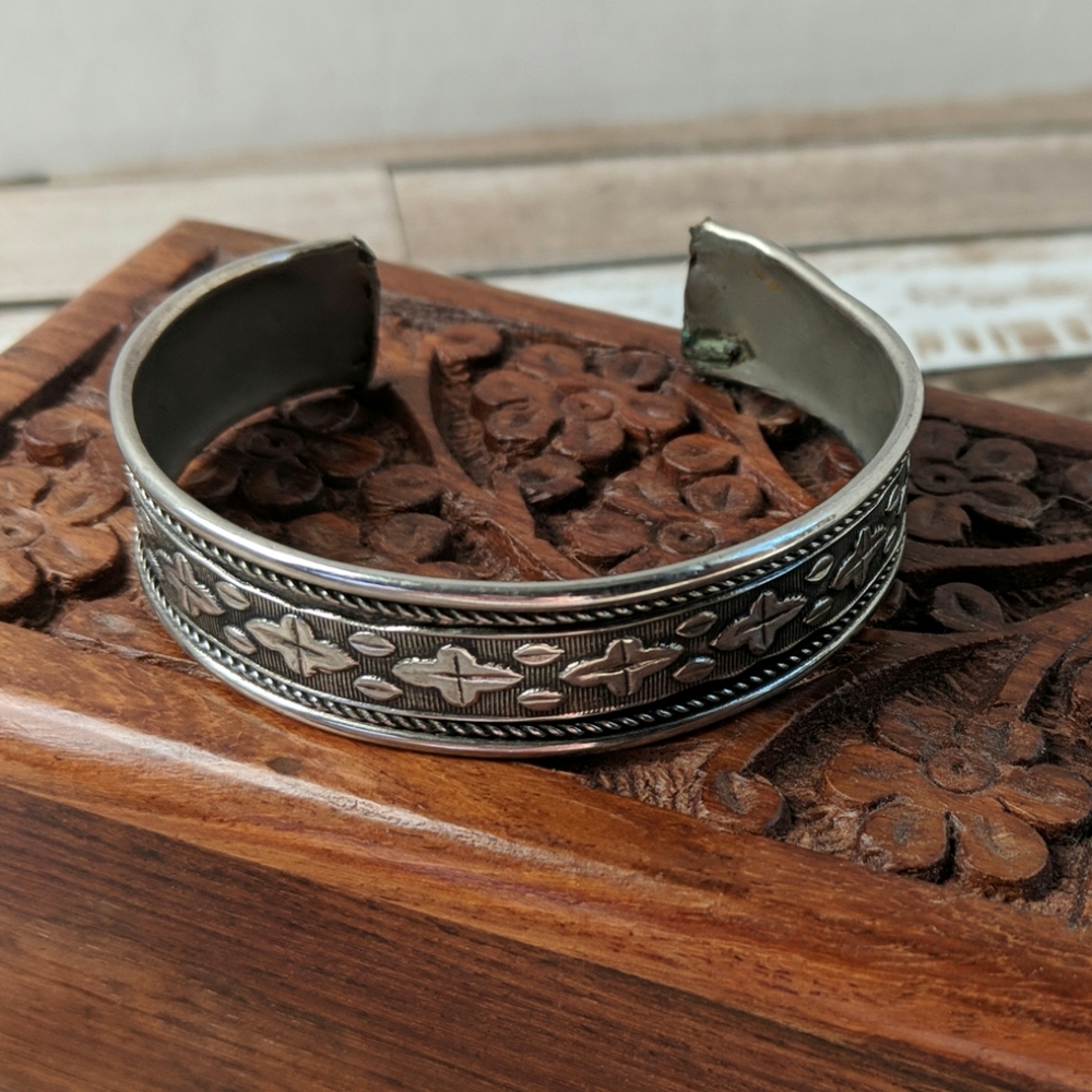 Silver adjustable bracelet